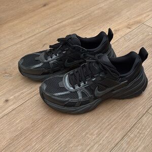 Nike V2K Run Sneaker